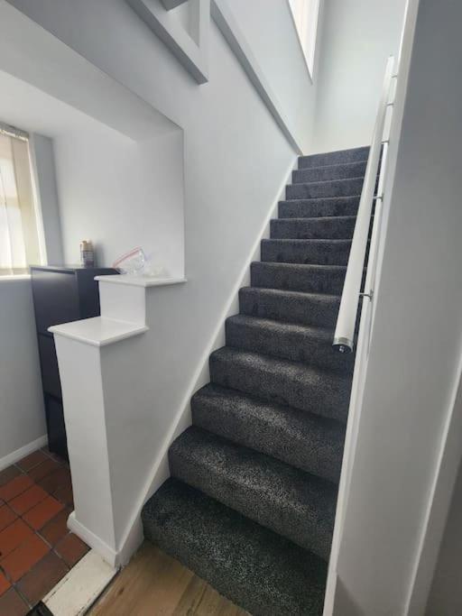 Charming 3-Bedroom Retreat With Modern Comforts South Ockendon Exterior foto