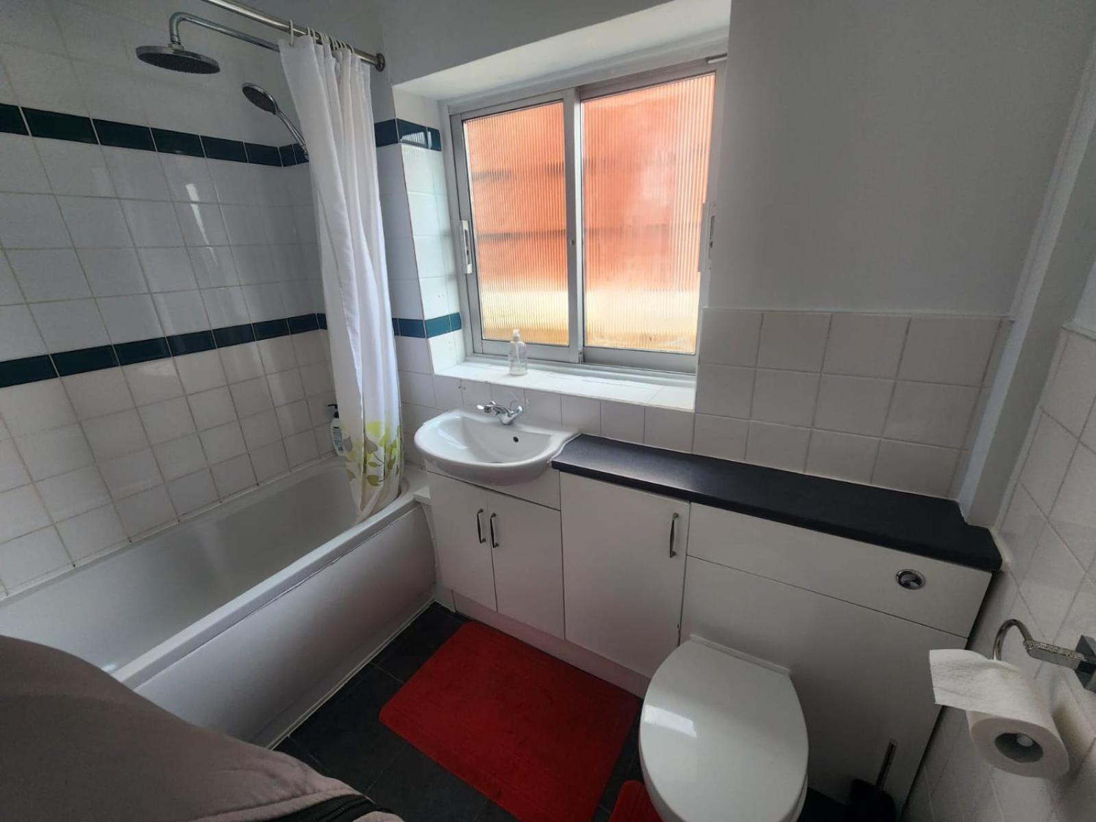 Charming 3-Bedroom Retreat With Modern Comforts South Ockendon Exterior foto