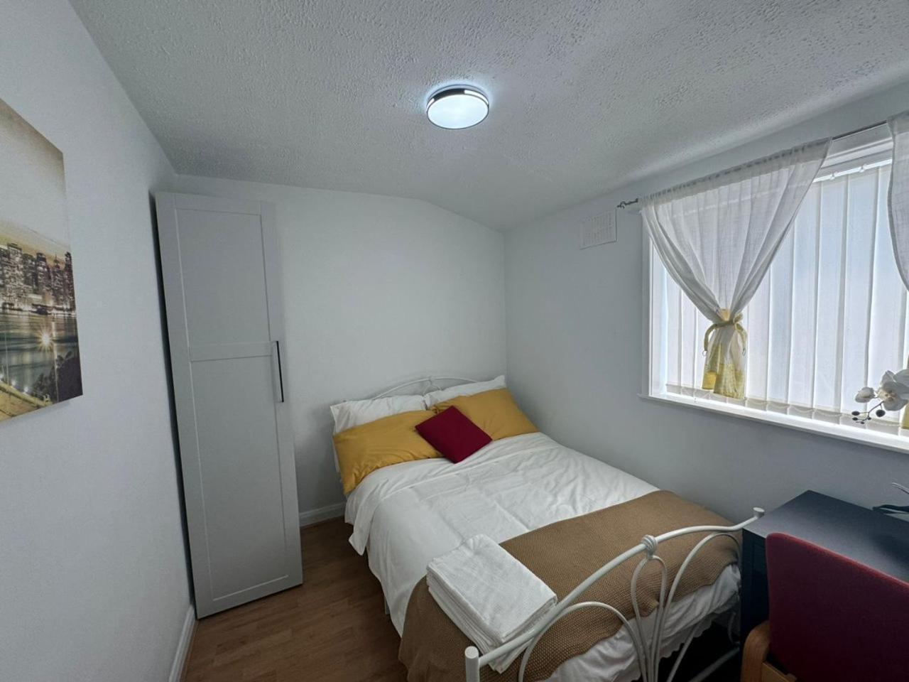 Charming 3-Bedroom Retreat With Modern Comforts South Ockendon Exterior foto